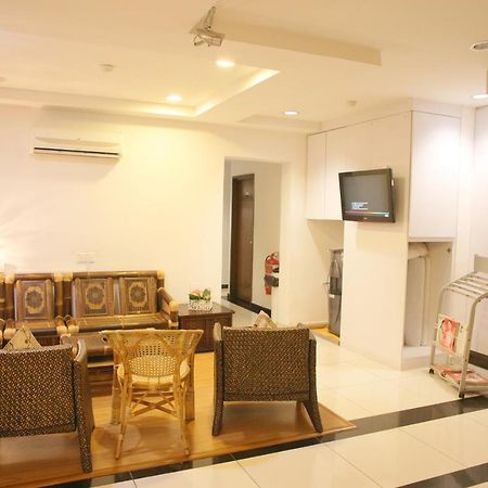N K Hotel Muar Extérieur photo