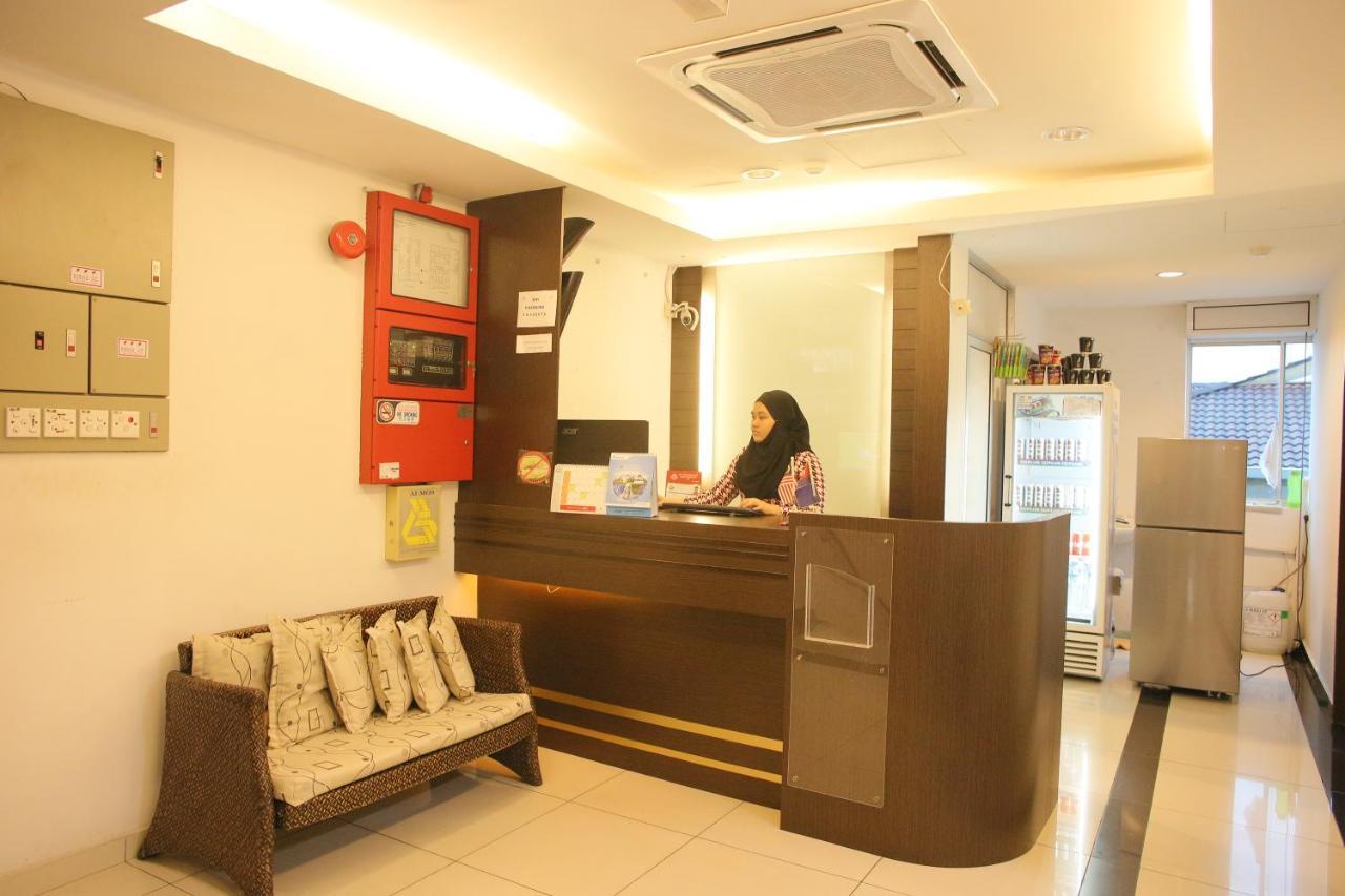 N K Hotel Muar Extérieur photo