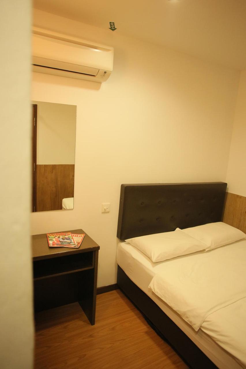 N K Hotel Muar Extérieur photo