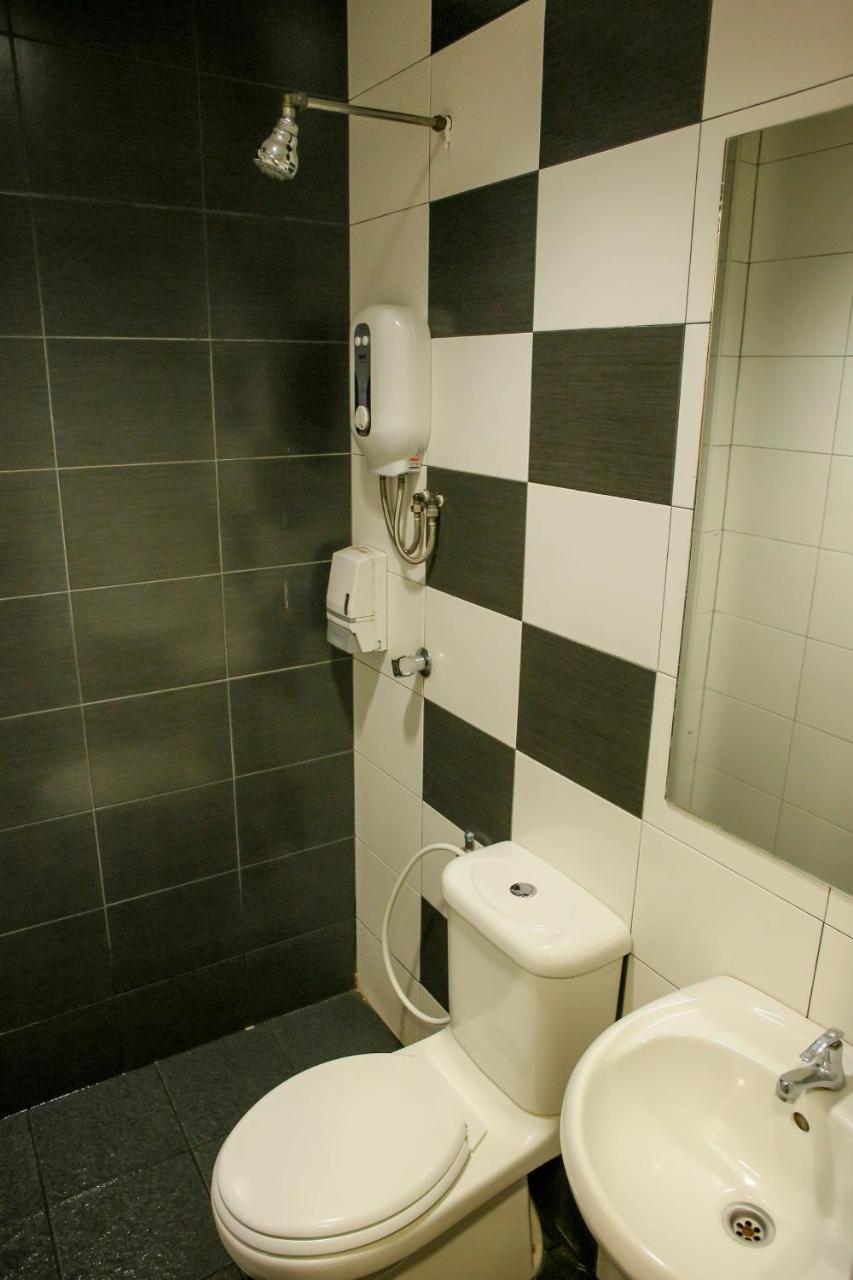 N K Hotel Muar Extérieur photo