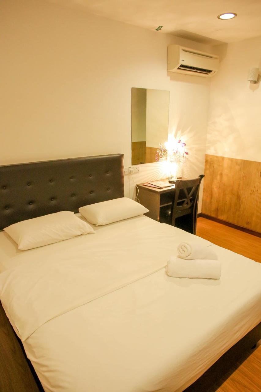 N K Hotel Muar Extérieur photo